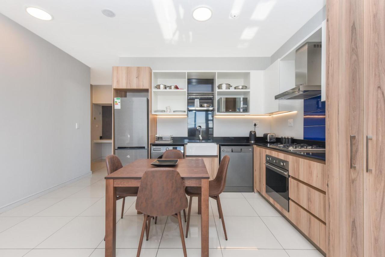 The Median Rosebank Luxury Apartment - Building With Generator Johannesburgo Exterior foto