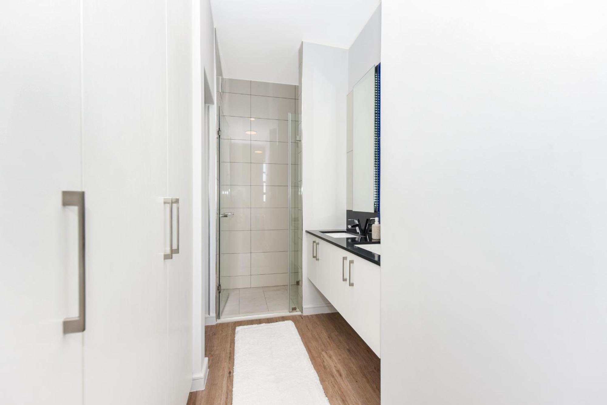 The Median Rosebank Luxury Apartment - Building With Generator Johannesburgo Exterior foto