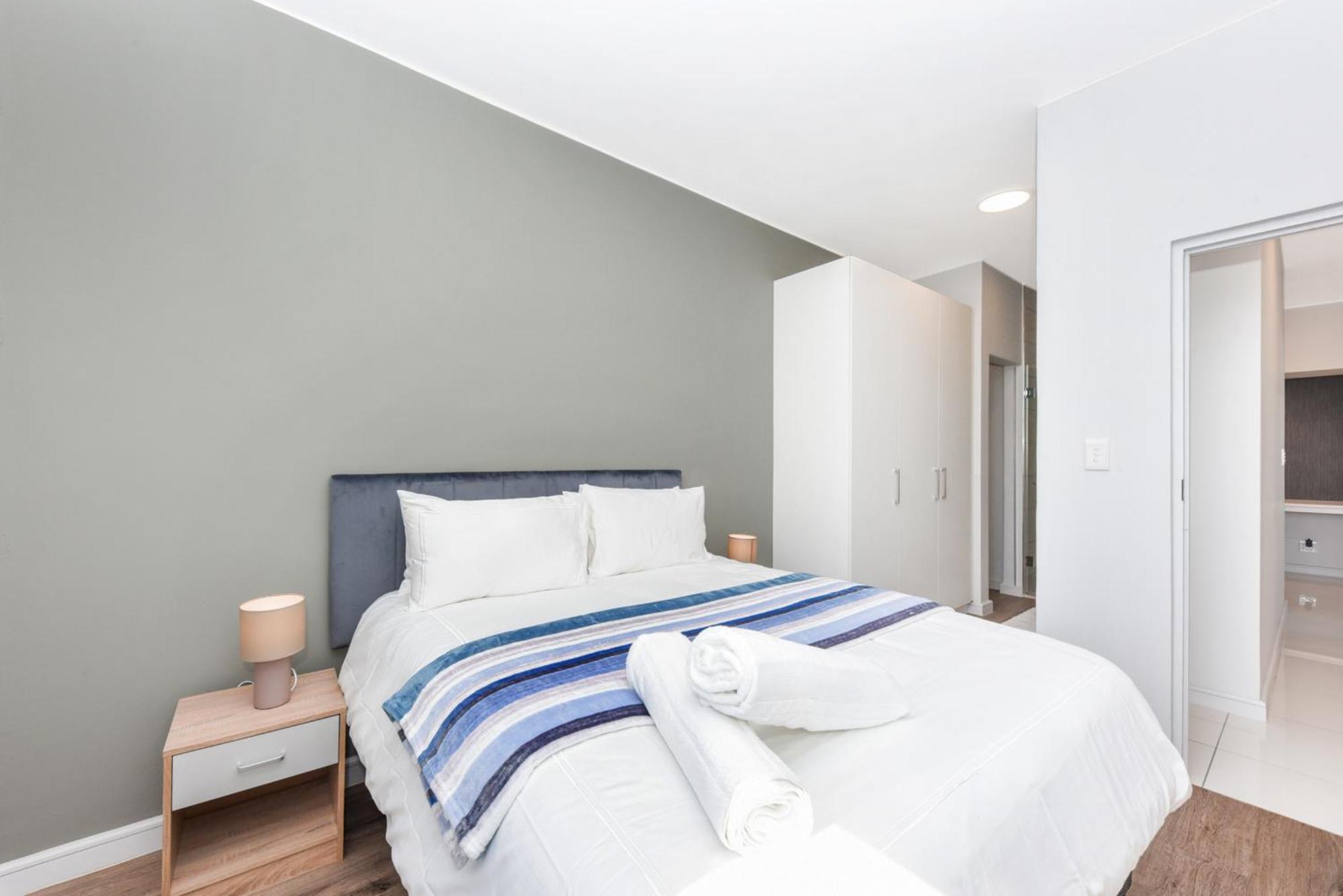 The Median Rosebank Luxury Apartment - Building With Generator Johannesburgo Exterior foto