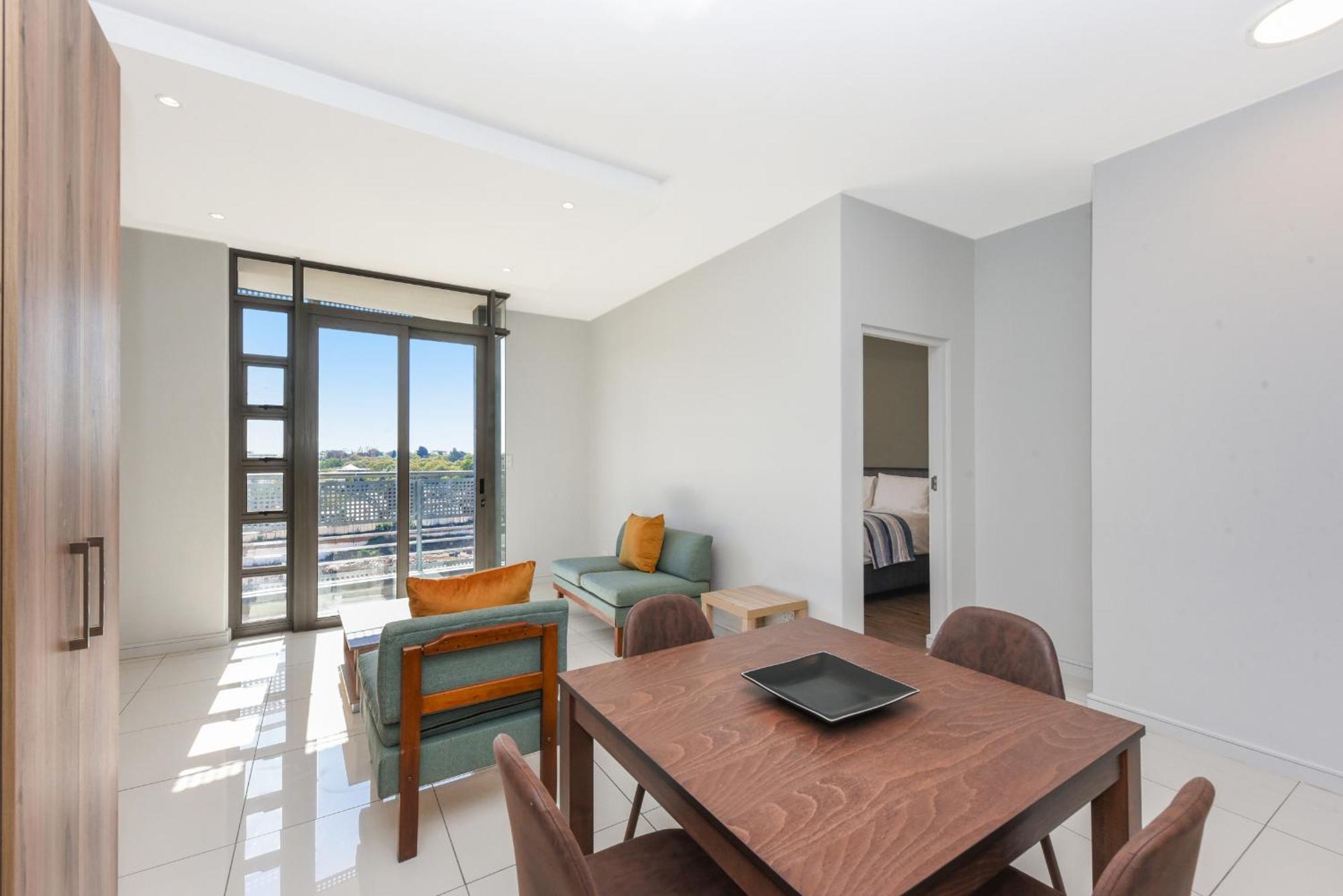 The Median Rosebank Luxury Apartment - Building With Generator Johannesburgo Exterior foto